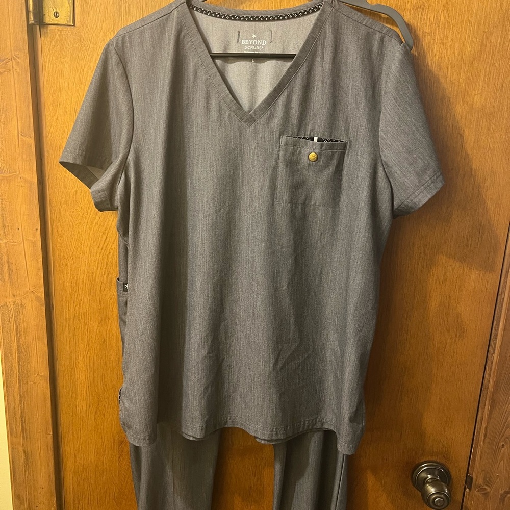 Beyond Scrub Set